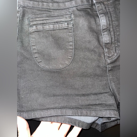 Urban Outfitters BDG Black Denim High-Waisted Shorts Size 28 EUC - Picture 2 of 10
